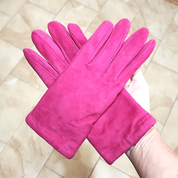 Saks Fifth Avenue Accessories - Saks Fifth Avenue Magenta Fine Leather Gloves